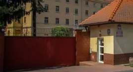 Wychowawca oskarżony o znęcanie się nad dzieckiem. Przyjechała wiceministra sprawiedliwości