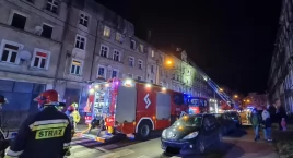 Wybuchł pożar na strychu kamienicy przy Dmowskiego 