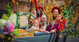 Kolorowy korowód - tak rozpoczęły się Gminno-Diecezjalne Dożynki w Legnickim Polu (FOTO część 1/2)