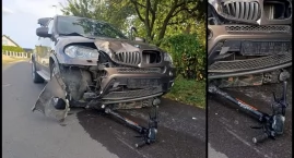 Czołowe zderzenie samochodu z e-hulajnogą. Nagranie z wypadku