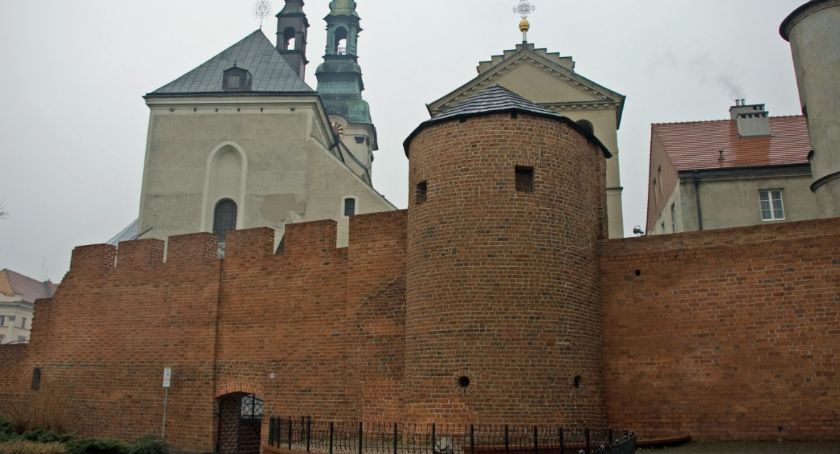 Wakacje w czasach zarazy. Jak Miasto przygotowuje się do sezonu turystycznego.