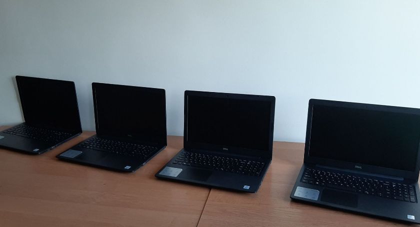 Laptopy dla uczniów z gminy Koźminek