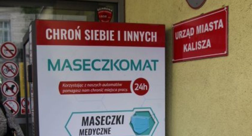 Meseczkomaty przed Urzędem Miejskim Kalisza