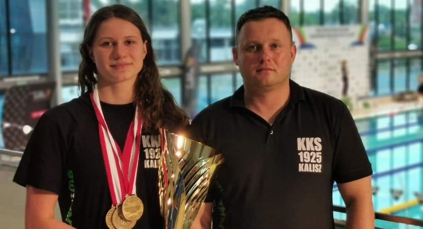 Miesiąc z kadrą. Zaproszenie dla pływaczki i trenera
