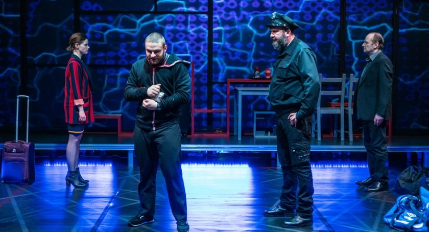 Aktorzy wracają do teatru, ruszają spektakle