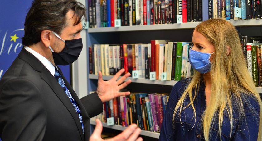 Biblioteka na Dobrzecu po wybuchu bankomatu ponownie otwarta!