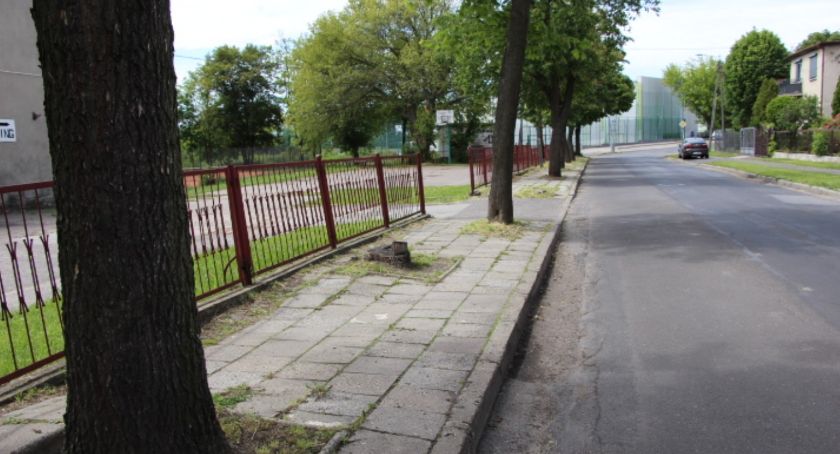 Jezdnie i chodniki na Majkowie straszą dziurami