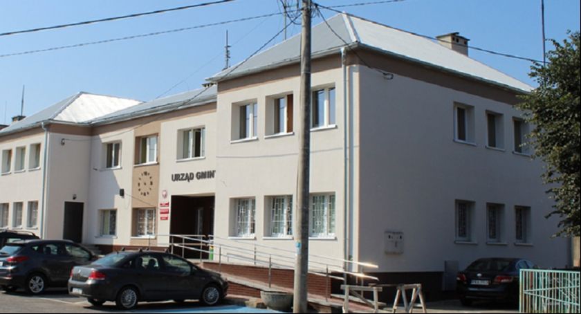 Brzeziny. Urząd Gminy w Brzezinach w powiecie kaliskim zamknięty z powodu koronawirusa  