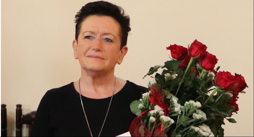 Irena Sawicka wieloletnia skarbnik miasta żegna się z Ratuszem