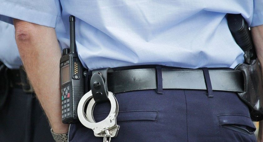 Brawura kierowców i przestępczość nieletnich. Policyjny raport o stanie bezpieczeństwa