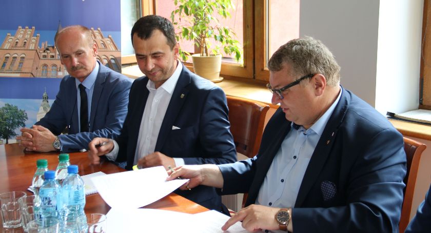 Dostali pieniądze na przedszkole i miododajne drzewa