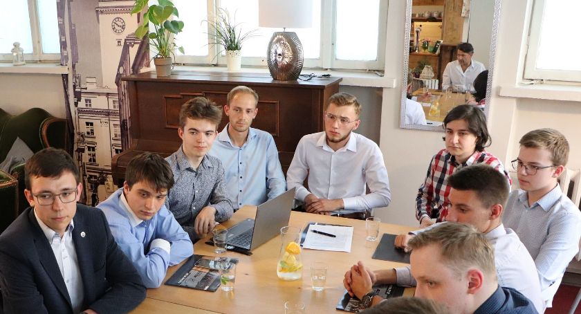 Prezydent z młodzieżą o pomysłach na zatrzymanie młodych ludzi w Kaliszu