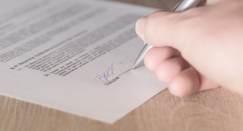 Mecenas radzi. Co zyskujemy odpowiednią formą umowy przedwstępnej?