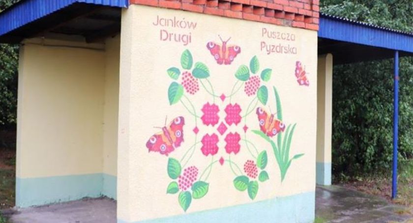 Wzory Puszczy Pyzdrskiej na wiatach przystankowych 