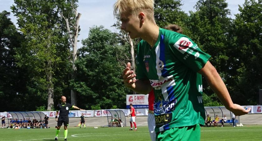 Ostre strzelanie do przerwy. Porażka rezerw KKS Kalisz