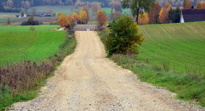 Nowe drogi dojazdowe do gruntów rolnych w powiecie kaliskim