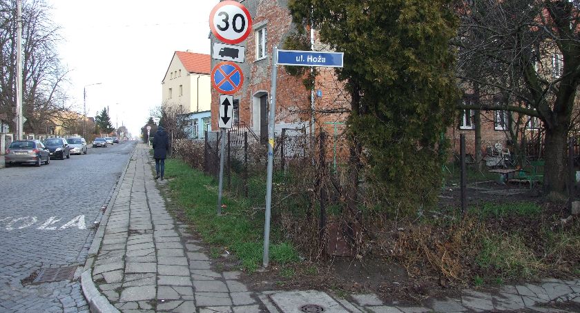 Ulica Hoża z przeszkodami, przebudowa ruszy jeszcze we wrześniu