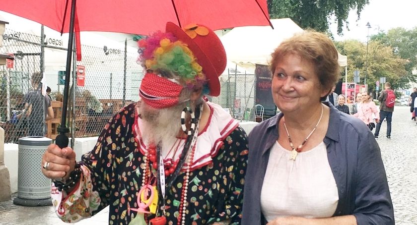 MaskaRada  na ulicy Niecałej