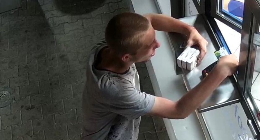 Policja szuka sprawcy kradzieży portfela