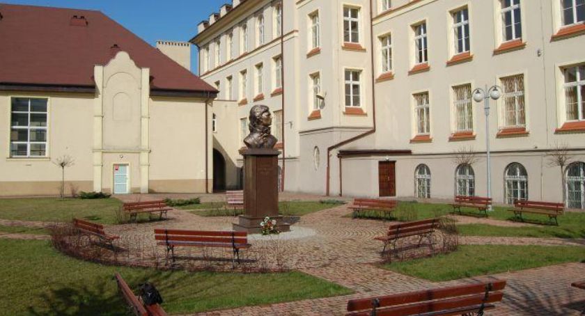 Rodzic z koronawirusem na wywiadówce w II LO w Kaliszu