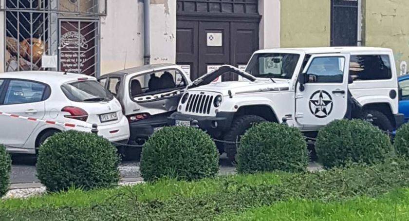 Zderzyła się z fordem a później staranowała jeszcze cztery auta