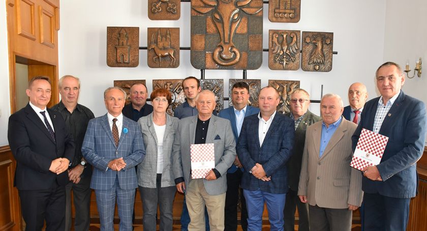 Wicestarosta Zbigniew Słodowy z tytułem Honorowego Sołtysa Powiatu Kaliskiego