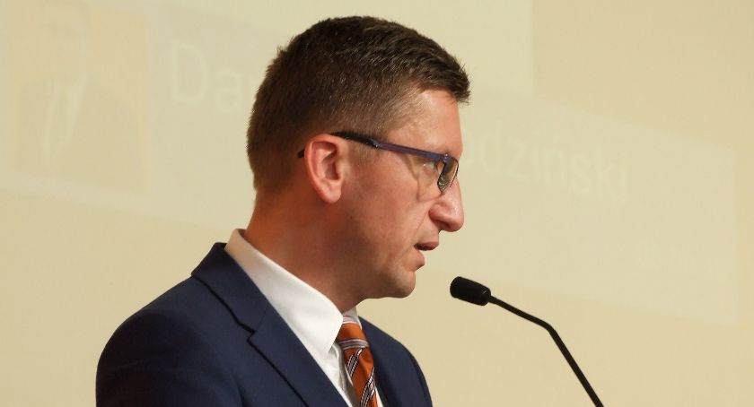 Z ulicy zrobili sobie tor wyścigowy, cierpią na tym mieszkańcy Dobrzeca