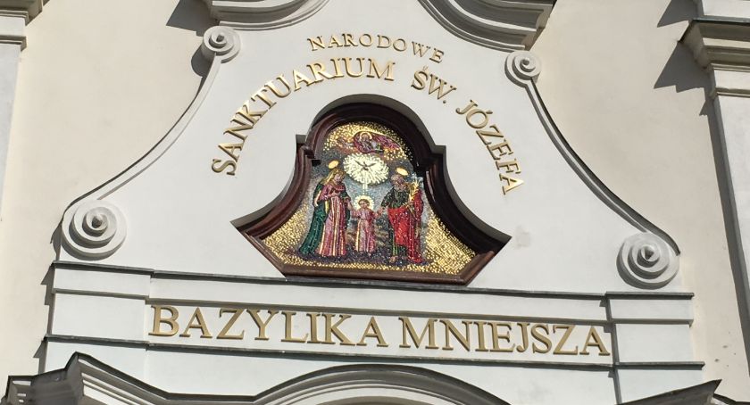 Sanktuarium św. Józefa:  czarny ołtarz i cudowny obraz