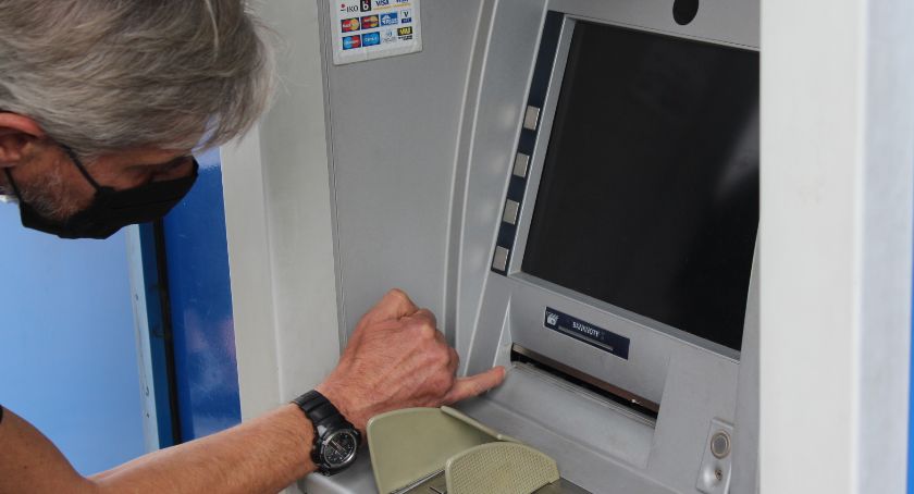 Uwaga na kaliskie bankomaty! Mogą służyć złodziejom do podkradania pieniędzy z naszych kont! - ZDJĘCIA