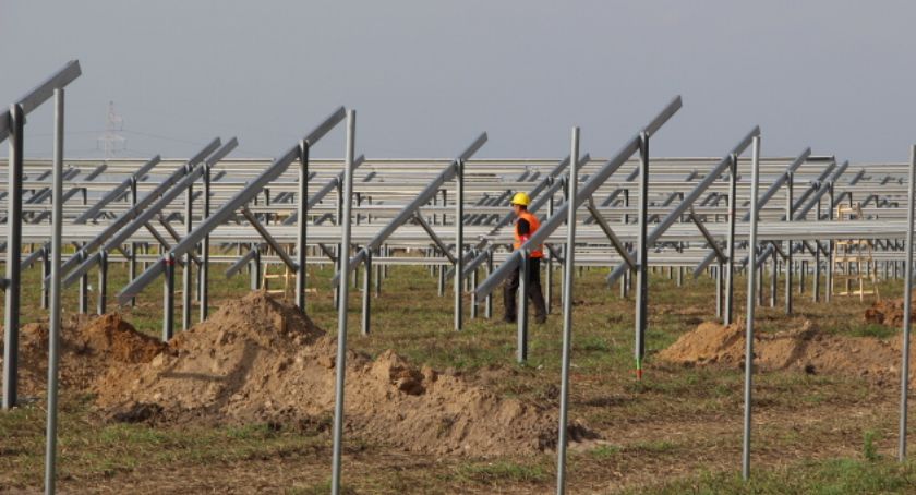 W Pawłówku budują elektrownię fotowoltaiczną, a w Brudzewie już niedługo