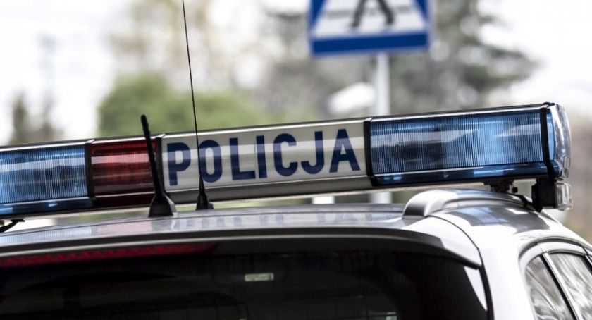 Zderzenie auta z maszyną rolniczą w Godzieszach Małych