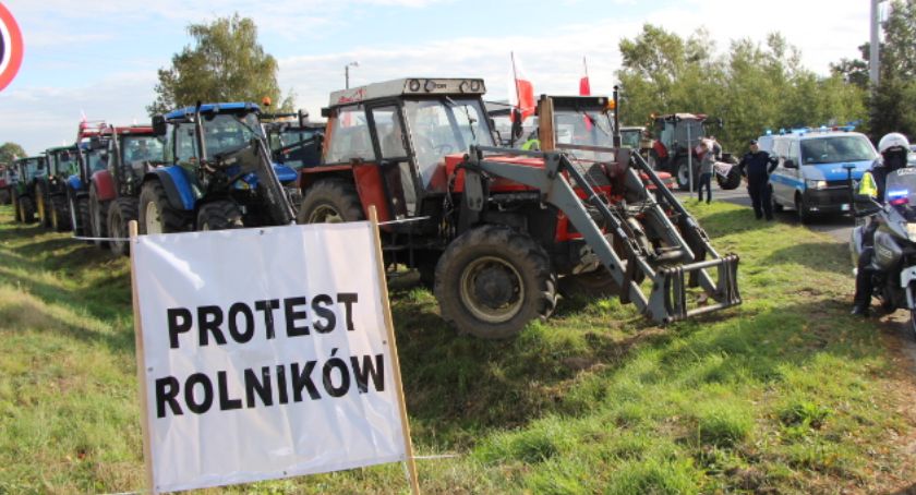 Rolnicy „zakorkowali” drogę do Ostrowa