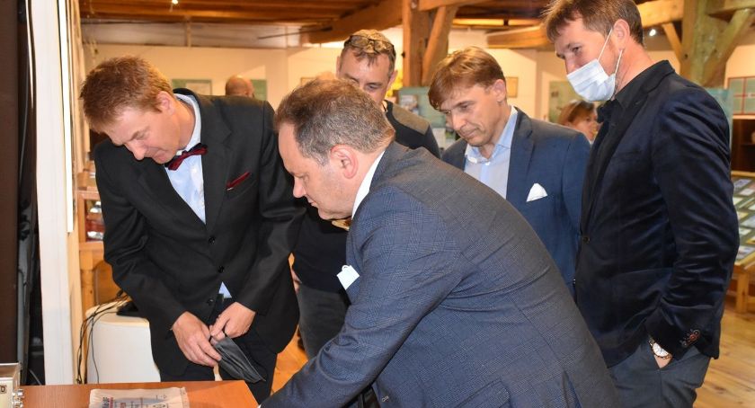 90 lat krótkofalarstwa – wystawa w Opatówku