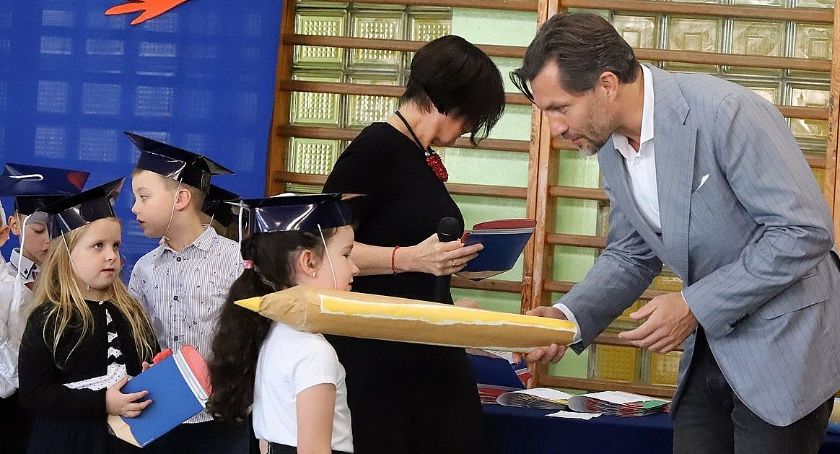 W kaliskich szkołach rozpoczęły się pasowania na ucznia
