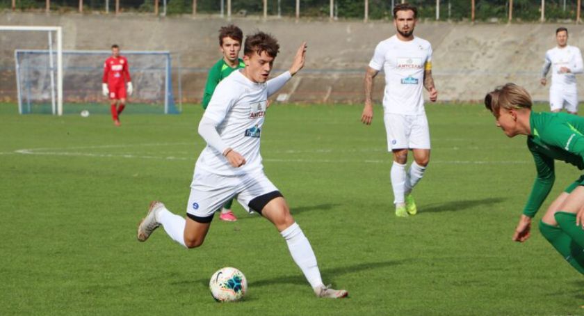 Wilki zdemolowane przez rezerwy KKS-u