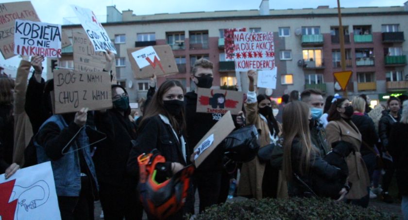 Kaliszanki na ulicach miasta – protest kobiet