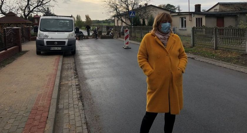 W  Koźlątkowie jazda po asfalcie