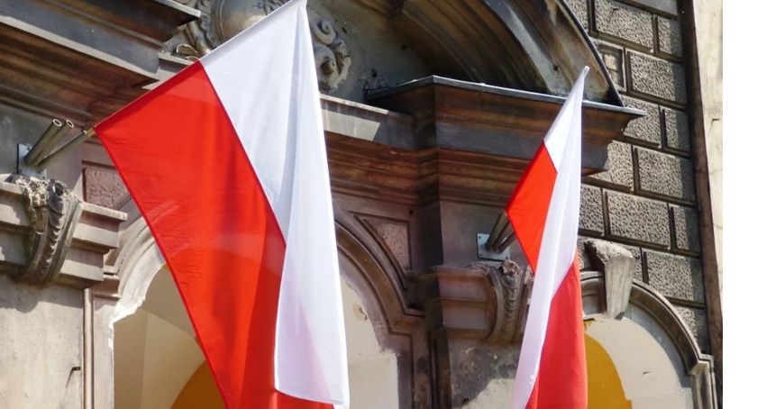 Bogowie i zaklęty krąg polskiej polityki oraz próba poszukiwania zeń wyjścia