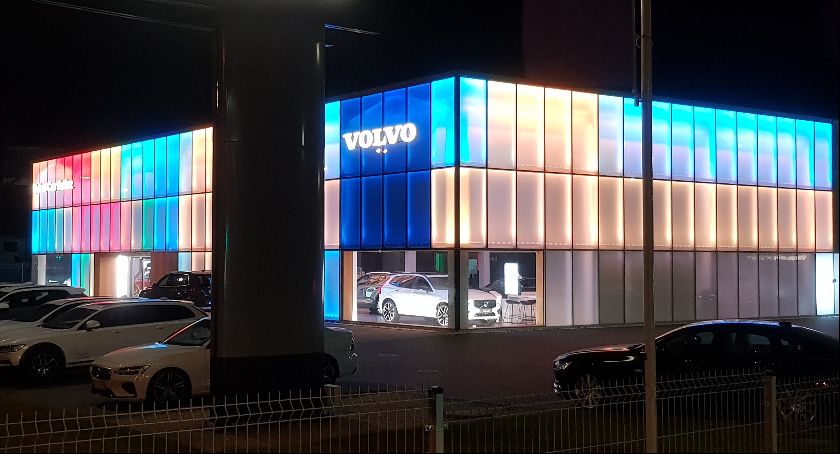 Niesamowita Iluminacja w kaliskim salonie samochodowym