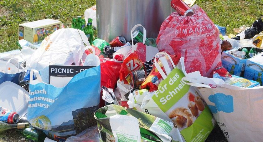 Prokuratura skarży uchwałę o naliczaniu opłat za śmieci