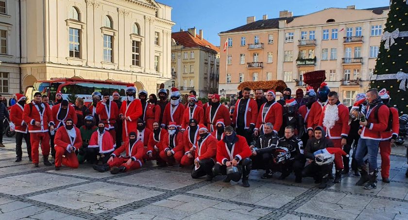 Kilkuset mikołajów na motocyklach