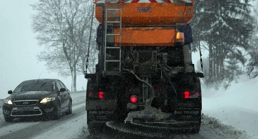 Wyłoniono firmy odpowiedzialne za utrzymania dróg powiatowych w sezonie zimowym