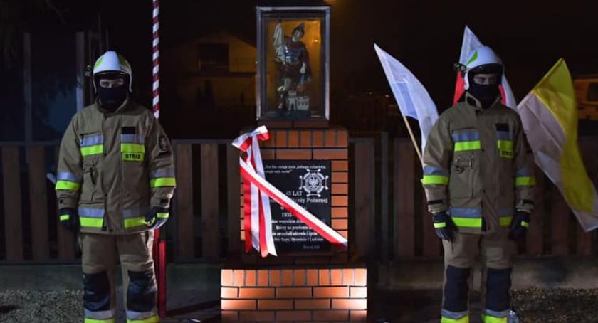 Kapliczka z figurką św. Floriana na 85 – lecie OSP Zbiersk