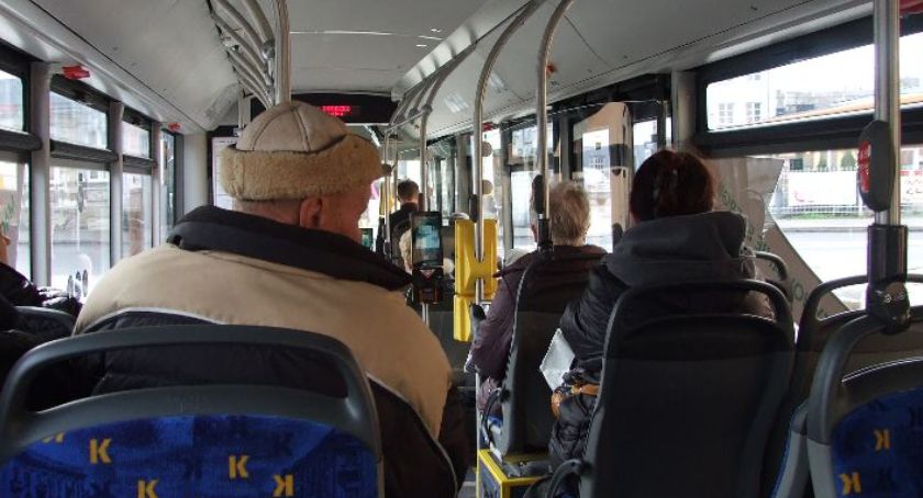 Sprawdź jak będą kursowały autobusy KLA w okresie Świąt Bożego Narodzenia i Nowego Roku