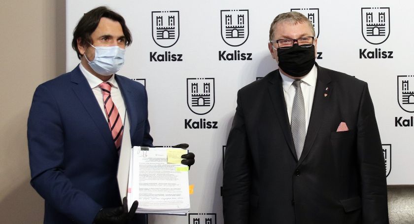 145 laptopów dla „Samochodówki” i „Ekonomika”