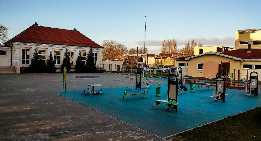 Dziedziniec dwunastki po remoncie. To kolejna inwestycja zrealizowana w ramach Budżetu Obywatelskiego