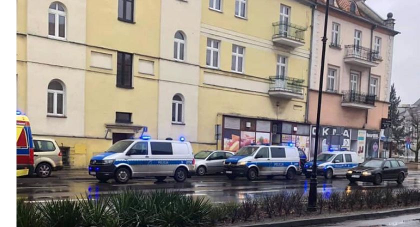 Staruszek ranił staruszka siekierą