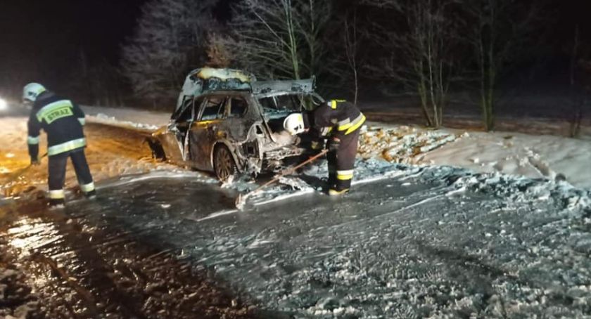 W Czartkach doszczętnie spłonęło BMW