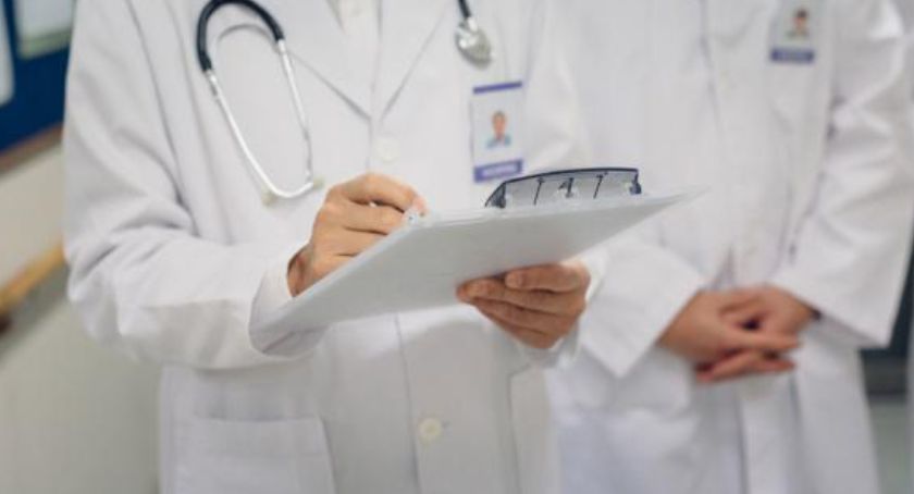 Będą odbierać lekarzom  prawo wykonywania zawodu  za domaganie się prawdy?