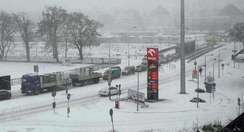 Pługi pracują pełną parą, ale sytuacja jest trudna